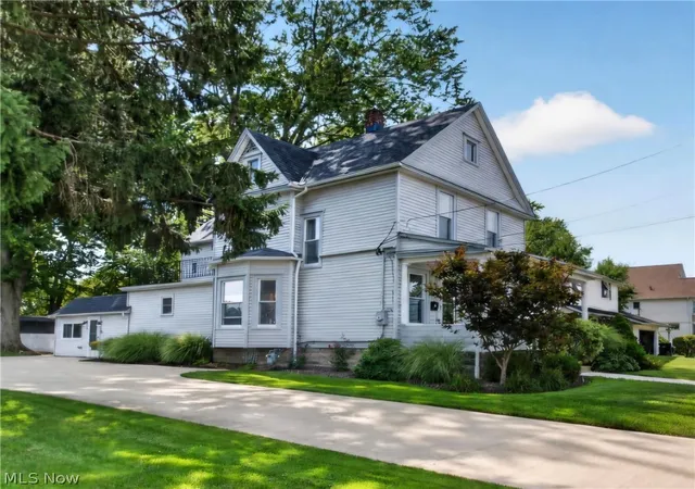 Photo 3 of Sale Pending at 580 Park Ave, Amherst, OH 44001 | MLS# 5243528 | Listing updated on 2026-09-16