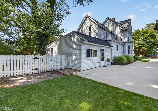Photo 4 of Sale Pending at 580 Park Ave, Amherst, OH 44001 | MLS# 5243528 | Listing updated on 2026-09-16