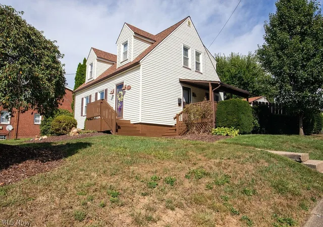 Photo 2 of Single family home for sale at 303 N Bentley Ave, Niles, OH 44446 | MLS# 5243210 | Listing updated on 2026-09-18