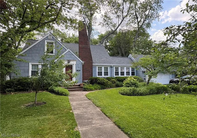 Photo 2 of Single family home for sale at 829 Homewood Dr, Painesville, OH 44077 | MLS# 5241673 | Listing updated on 2026-10-04