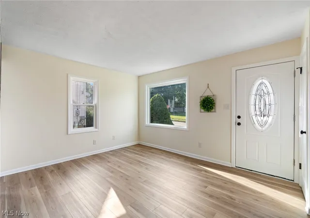 Photo 4 of Single family home for sale at 827 Davies Ave, Akron, OH 44306 | MLS# 5243023 | Listing updated on 2026-09-11