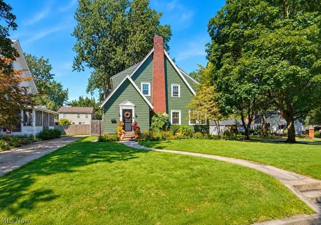Photo 2 of Sale Pending at 428 Roslyn Ave, Akron, OH 44320 | MLS# 5242864 | Listing updated on 2026-10-07
