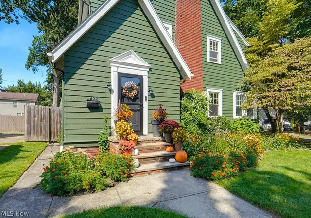 Photo 3 of Sale Pending at 428 Roslyn Ave, Akron, OH 44320 | MLS# 5242864 | Listing updated on 2026-10-07