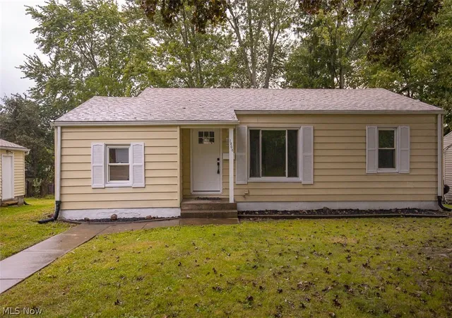 Photo 2 of Single family home for sale at 1208 Roslyn Ave, Akron, OH 44320 | MLS# 5243607 | Listing updated on 2026-09-11
