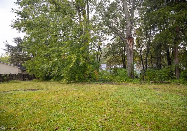 Photo 4 of Single family home for sale at 1208 Roslyn Ave, Akron, OH 44320 | MLS# 5243607 | Listing updated on 2026-09-11