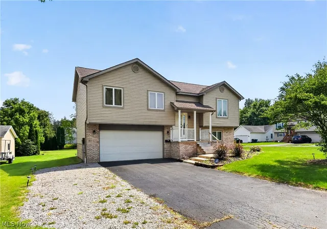 Single family home for sale at 1064 Saul Dr, Hubbard, OH 44425 | MLS# 5244016 | Listing updated on 2026-09-28