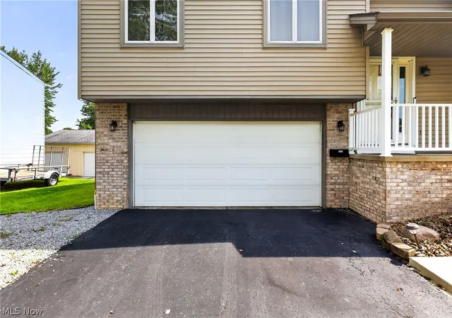 Photo 1 of Single family home for sale at 1064 Saul Dr, Hubbard, OH 44425 | MLS# 5244016 | Listing updated on 2026-09-28