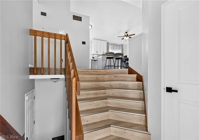 Photo 3 of Single family home for sale at 1064 Saul Dr, Hubbard, OH 44425 | MLS# 5244016 | Listing updated on 2026-09-28