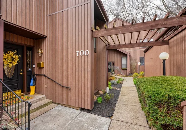 Photo 1 of Condo for sale at 700 Tall Oaks Ct, Newark, OH 43055 | MLS# 5243695 | Listing updated on 2026-09-11