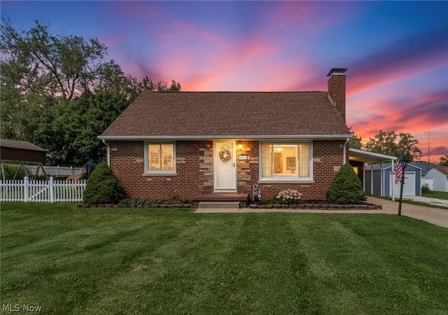 Photo 3 of Sale Pending at 991 Hartshorn St, Alliance, OH 44601 | MLS# 5244046 | Listing updated on 2026-09-18