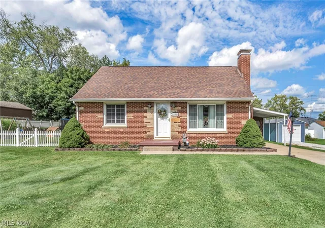 Photo 3 of Sale Pending at 991 Hartshorn St, Alliance, OH 44601 | MLS# 5244046 | Listing updated on 2026-09-18