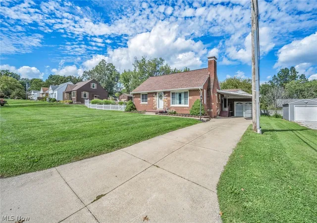 Photo 4 of Sale Pending at 991 Hartshorn St, Alliance, OH 44601 | MLS# 5244046 | Listing updated on 2026-09-18