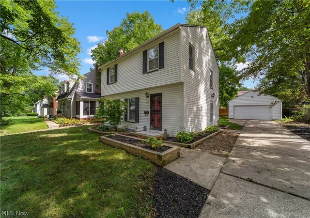 Photo 2 of Single family home for sale at 751 Roslyn Ave, Akron, OH 44320 | MLS# 5244048 | Listing updated on 2026-09-12