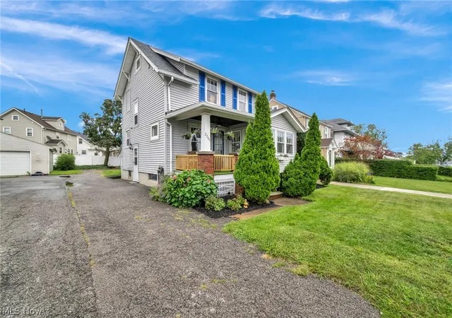 Photo 2 of Single family home for sale at 2209 W Erie Ave, Lorain, OH 44052 | MLS# 5243730 | Listing updated on 2026-09-28