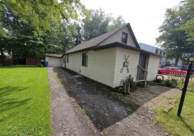 Photo 3 of Single family home for sale at 531 Robinwood Ave, Sheffield Lake, OH 44054 | MLS# 5244066 | Listing updated on 2026-10-03