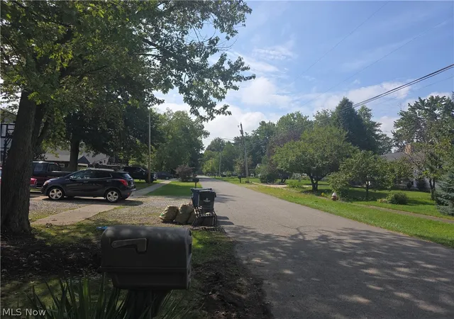 Photo 3 of Single family home for sale at 531 Robinwood Ave, Sheffield Lake, OH 44054 | MLS# 5244066 | Listing updated on 2026-10-03