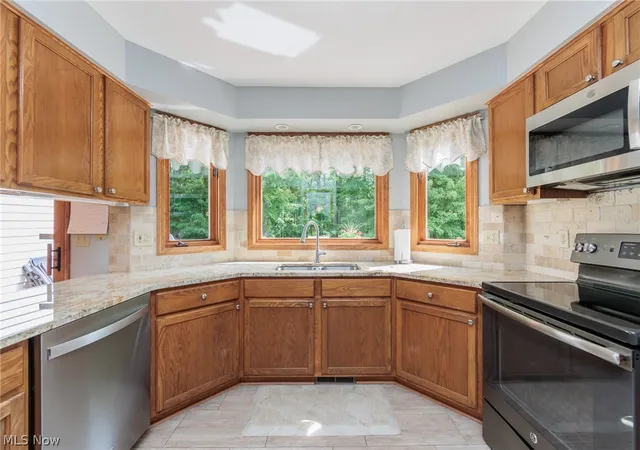 Photo 3 of Sale Pending at 10305 Dayflower Dr, Twinsburg, OH 44087 | MLS# 5243303 | Listing updated on 2026-09-21