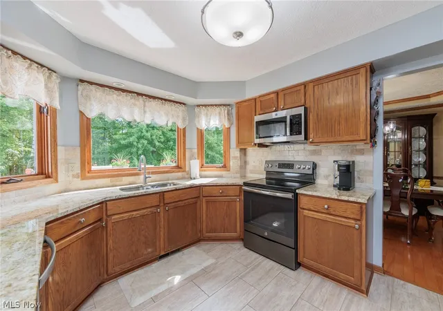 Photo 4 of Sale Pending at 10305 Dayflower Dr, Twinsburg, OH 44087 | MLS# 5243303 | Listing updated on 2026-09-21