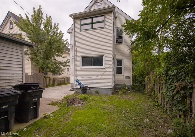 Listing Photo 2 - Condo for sale in building located at 2831 E 124th St, Cleveland, OH 44120