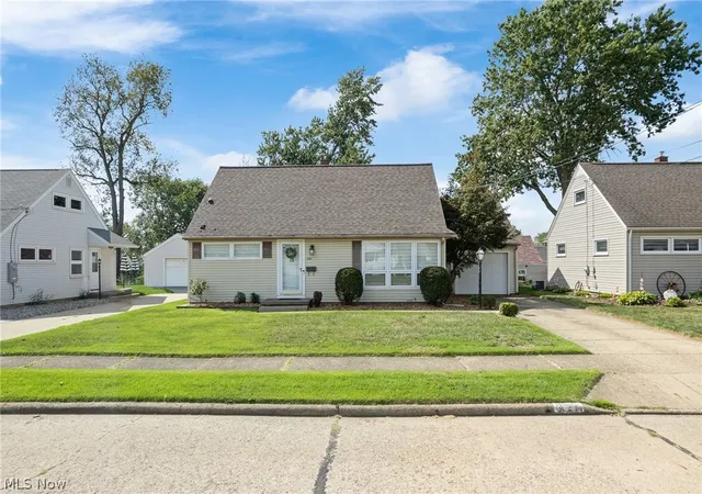 Photo 1 of Sale Pending at 1121 Valleyview Ave Sw, Canton, OH 44710 | MLS# 5242345 | Listing updated on 2026-09-30