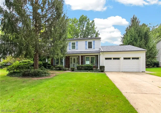 Photo 2 of Single family home for sale at 33400 Wagon Wheel Dr, Solon, OH 44139 | MLS# 5243602 | Listing updated on 2026-09-11