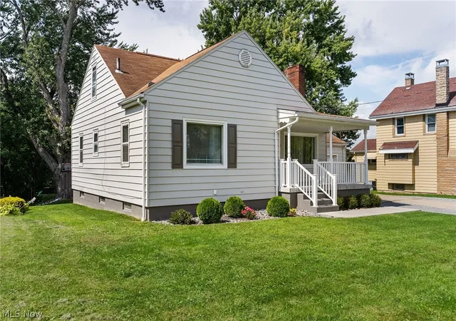 Photo 3 of Sale Pending at 542 6th Street, Campbell, OH 44405 | MLS# 5243445 | Listing updated on 2026-09-27