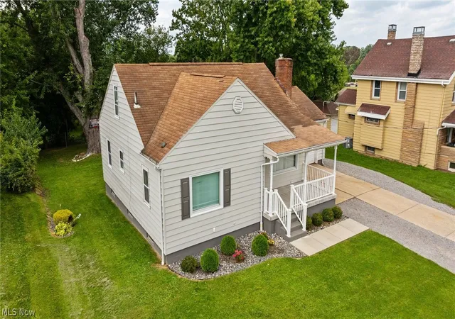 Photo 3 of Sale Pending at 542 6th Street, Campbell, OH 44405 | MLS# 5243445 | Listing updated on 2026-09-27