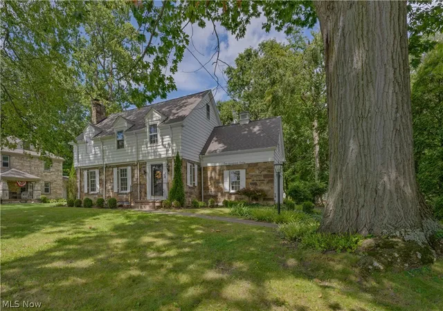Photo 2 of Single family home for sale at 240 Ewing Rd, Youngstown, OH 44512 | MLS# 5244027 | Listing updated on 2026-09-15