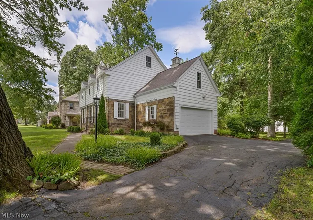 Photo 3 of Single family home for sale at 240 Ewing Rd, Youngstown, OH 44512 | MLS# 5244027 | Listing updated on 2026-09-15