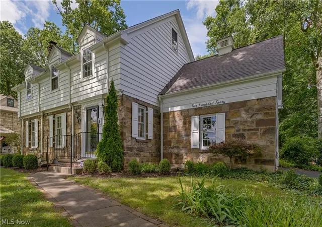 Photo 4 of Single family home for sale at 240 Ewing Rd, Youngstown, OH 44512 | MLS# 5244027 | Listing updated on 2026-09-15