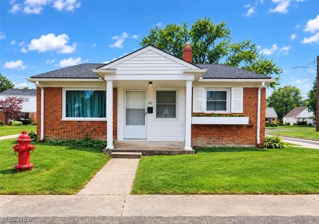 Condo for sale at 302 Buckner Dr #207, Euclid, OH 44123 | MLS# 5242608