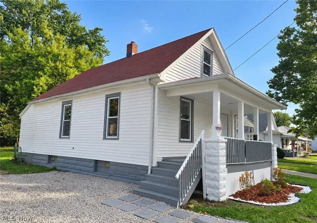 Photo 2 of Single family home for sale at 1318 W 20th Street, Lorain, OH 44052 | MLS# 5243302 | Listing updated on 2026-09-30