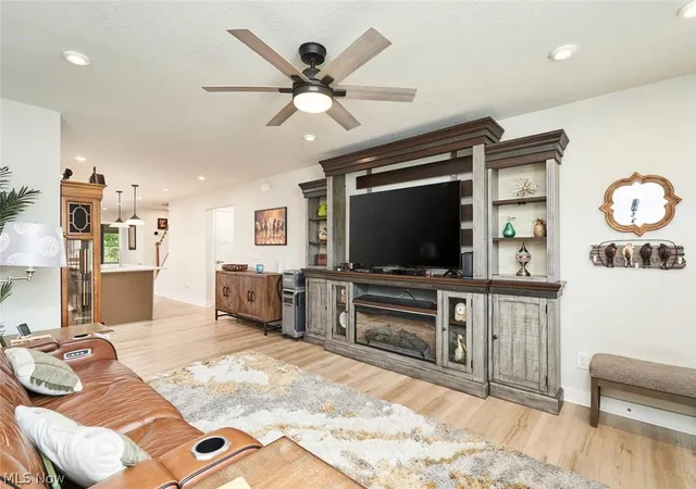 Photo 3 of Condo for sale at 1278 Divot Cir, Akron, OH 44313 | MLS# 5243124 | Listing updated on 2026-10-06