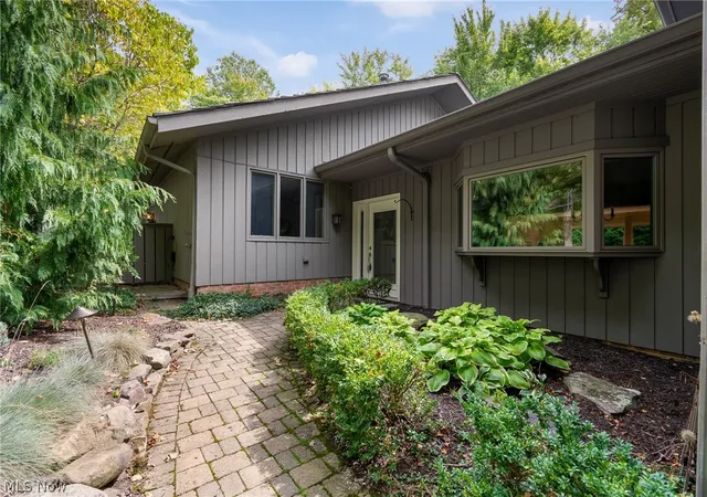 Listing Photo 2 - Condo for sale in building located at 800 Windward Dr, Aurora, OH 44202 - Unit #37
