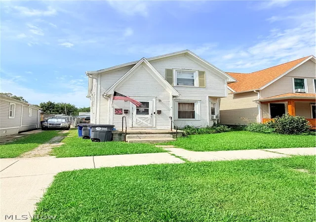 Photo 2 of Multi family home for sale at 678 Thomas St, Toledo, OH 43609 | MLS# 5243045 | Listing updated on 2026-09-11