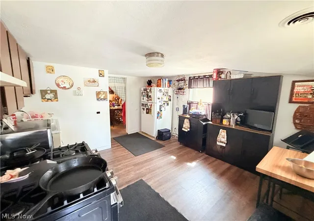 Photo 3 of Multi family home for sale at 678 Thomas St, Toledo, OH 43609 | MLS# 5243045 | Listing updated on 2026-09-11