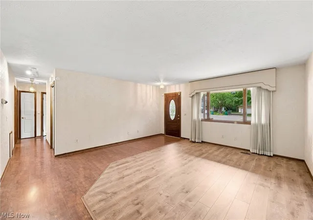 Photo 3 of Sale Pending at 8685 Old Village Ln, Mentor, OH 44060 | MLS# 5241724 | Listing updated on 2026-10-06