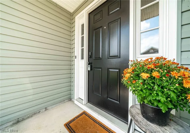 Photo 3 of Single family home for sale at 122 Haydens Arbor, Elyria, OH 44035 | MLS# 5243709 | Listing updated on 2026-09-11