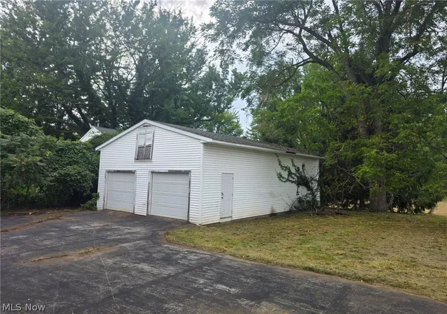 Photo 4 of Single family home for sale at 5663 N Ridge W, Ashtabula, OH 44004 | MLS# 5244075 | Listing updated on 2026-09-11