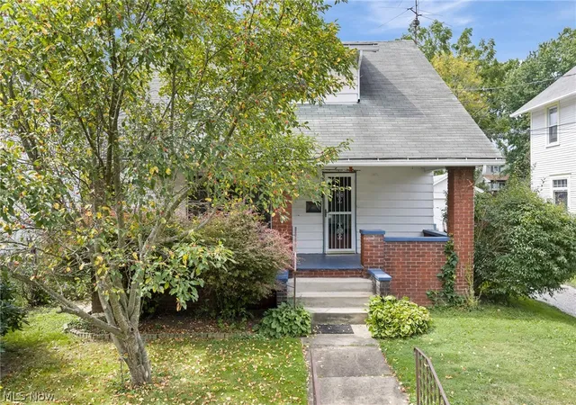 Photo 1 of Sale Pending at 667 S Mckinley Ave, Alliance, OH 44601 | MLS# 5241861 | Listing updated on 2026-09-28