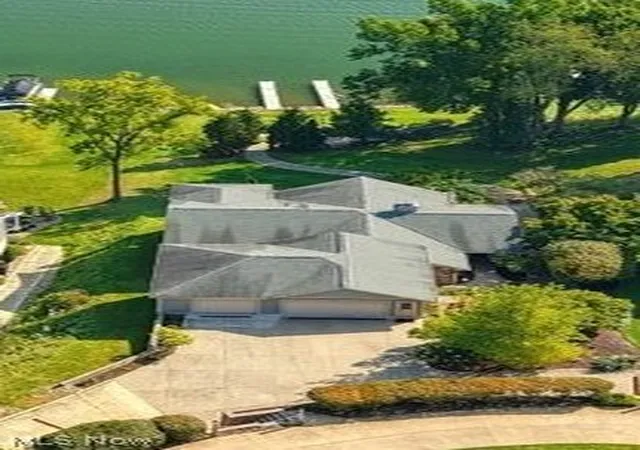 Photo 2 of Single family home for sale at 338 W Mohawk Dr, Malvern, OH 44644 | MLS# 5243793 | Listing updated on 2026-09-12