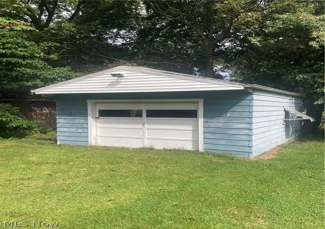 Photo 3 of Single family home for sale at 1227 Murray Ave, Akron, OH 44310 | MLS# 5244018 | Listing updated on 2026-09-11