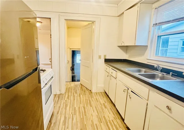 Photo 4 of Single family home for sale at 1227 Murray Ave, Akron, OH 44310 | MLS# 5244018 | Listing updated on 2026-09-11