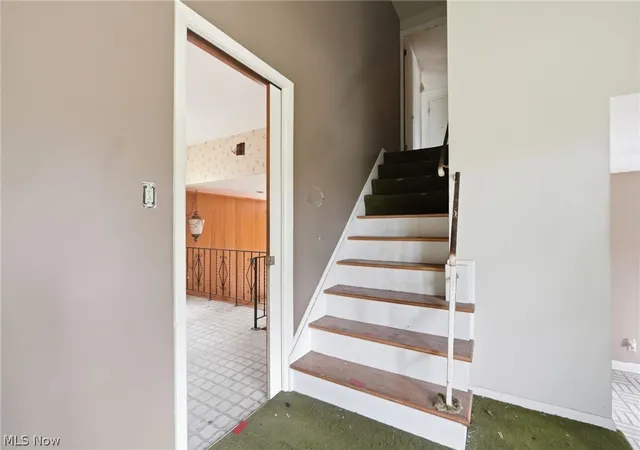 Photo 2 of Single family home for sale at 25478 Maidstone Ln, Beachwood, OH 44122 | MLS# 5244117 | Listing updated on 2026-09-11