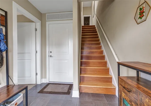 Listing Photo 3 - Condo for sale in building located at 1230 W 74th St, Cleveland, OH 44102 - Unit #1230