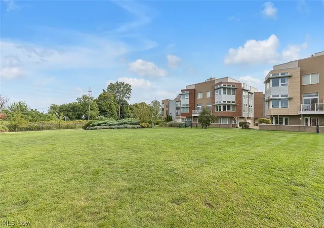 Listing Photo 2 - Condo for sale in building located at 1230 W 74th St, Cleveland, OH 44102 - Unit #1230