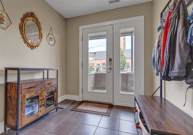 Listing Photo 4 - Condo for sale in building located at 1230 W 74th St, Cleveland, OH 44102 - Unit #1230