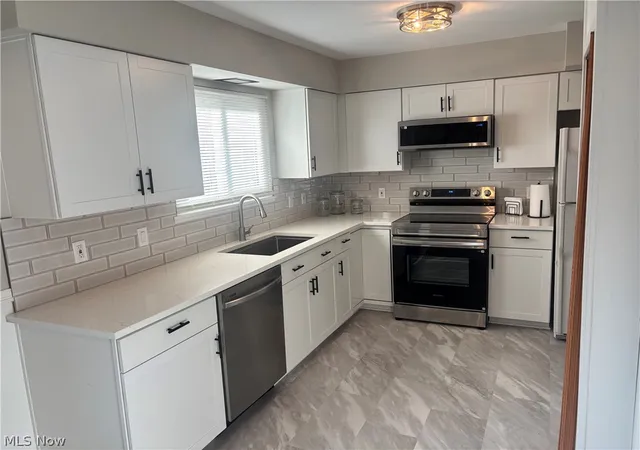 Photo 2 of Sale Pending at 8729 Fox Rest Dr #6-24, Brecksville, OH 44141 | MLS# 5243934 | Listing updated on 2026-09-14