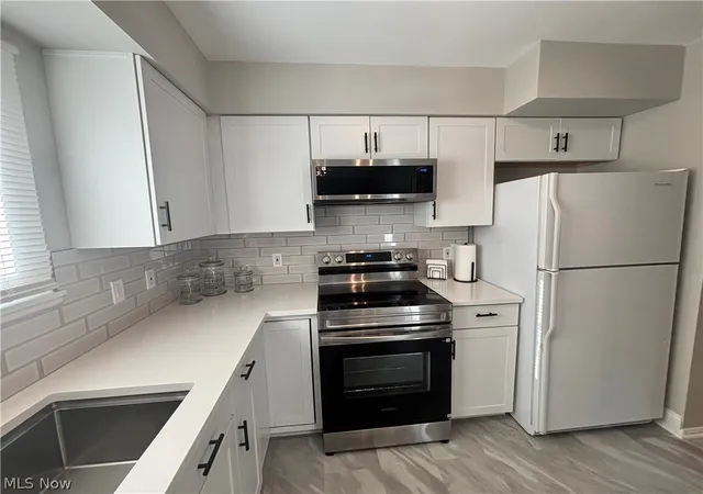 Photo 3 of Sale Pending at 8729 Fox Rest Dr #6-24, Brecksville, OH 44141 | MLS# 5243934 | Listing updated on 2026-09-14