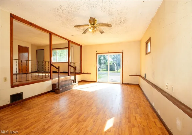 Photo 4 of Single family home for sale at 211 S Elm St, Orrville, OH 44667 | MLS# 5243252 | Listing updated on 2026-09-11